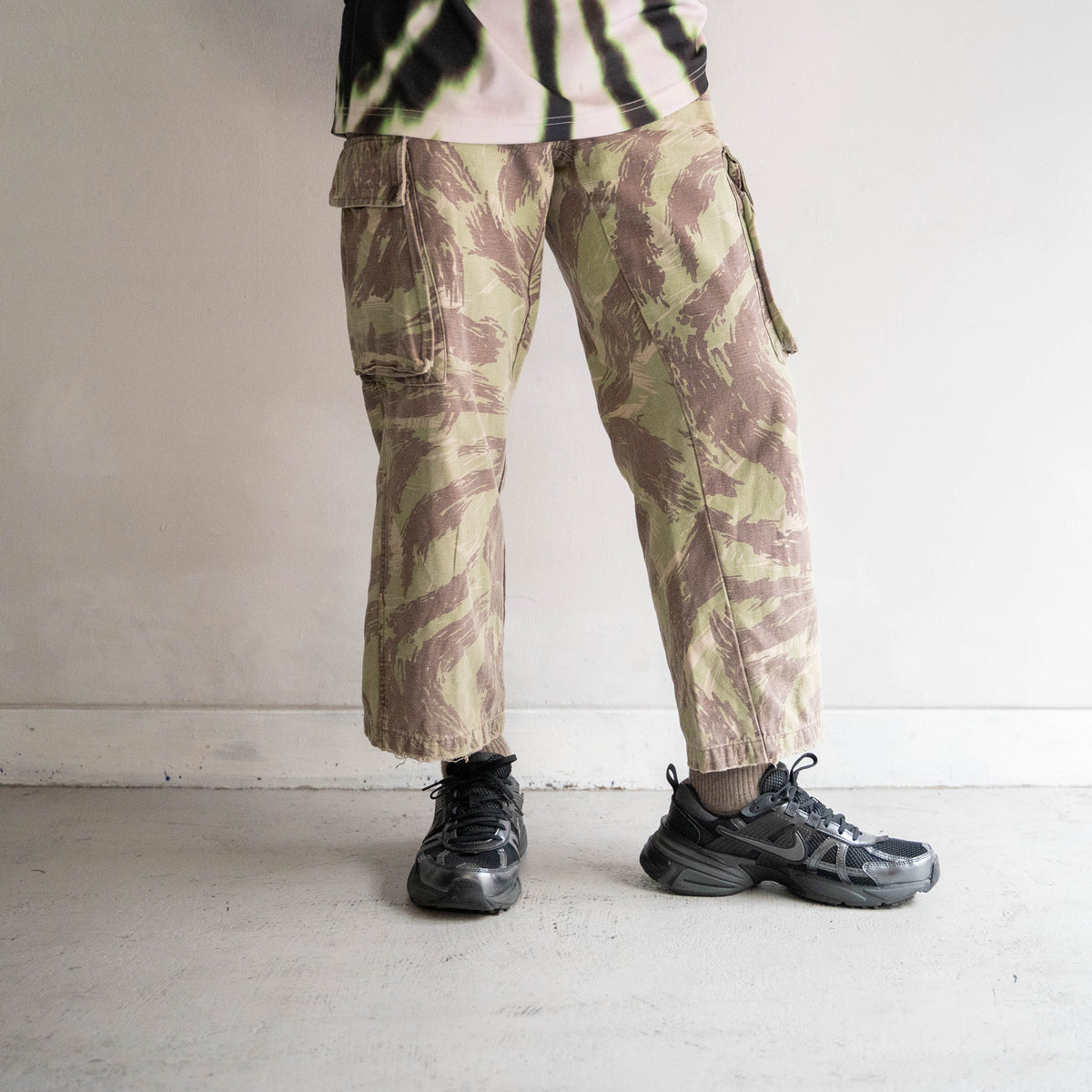 Civilian Camouflage Pattern Lizard Camo Military Cargo Pants Men's W37 equivalent polyester Khaki type Vintage Second Hand