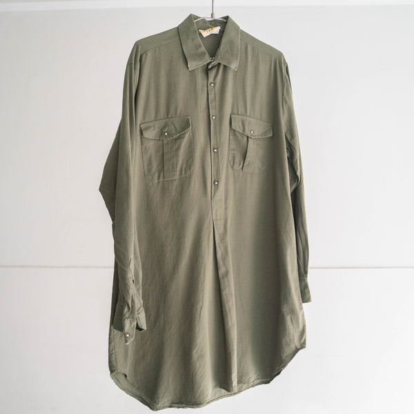 1970-80s olive green grandpa shirt 'with tyrolean button'