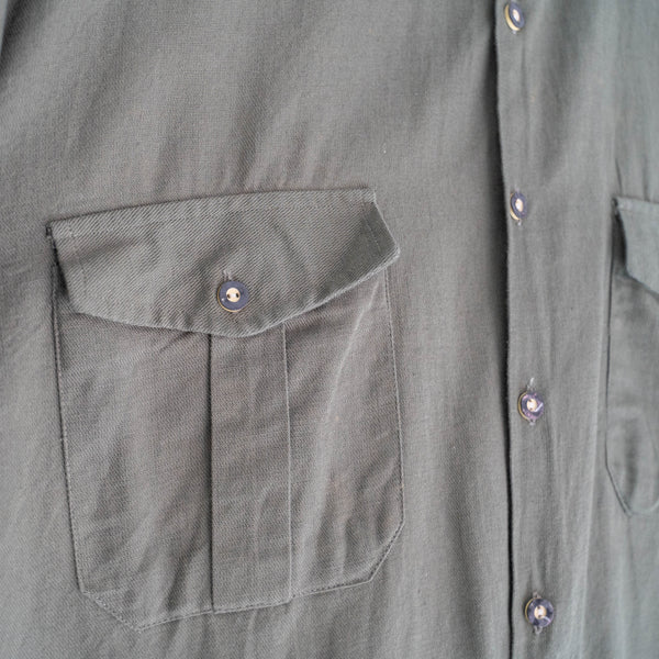 1970-80s olive green grandpa shirt 'with tyrolean button'