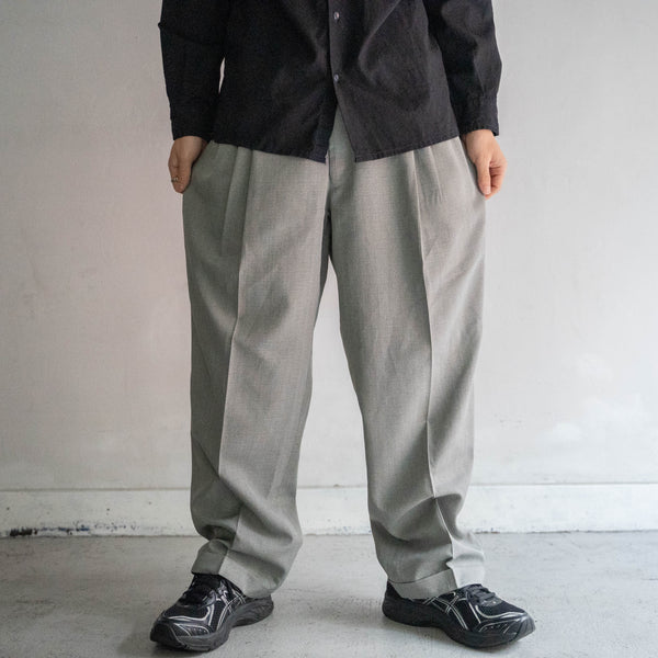 1990s gray based 3 tuck poly 100 slacks