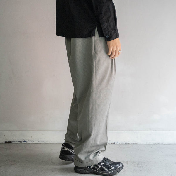 1990s gray based 3 tuck poly 100 slacks