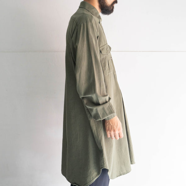 1970-80s olive green grandpa shirt 'with tyrolean button'