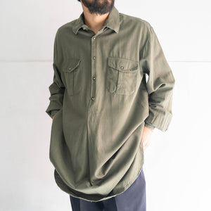 1970-80s olive green grandpa shirt 'with tyrolean button'