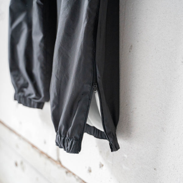 1990-00s 'Wilson' black color nylon pants -with side zip-