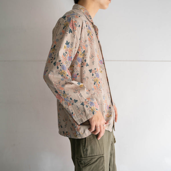 2000s brown based flower pattern pajama shirt