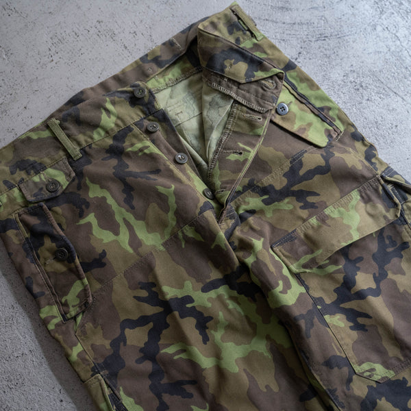 2000s Europe military camouflage cargo pants with flap pocket -1