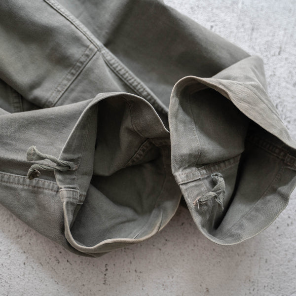 1990s German military cargo pants with flap pocket