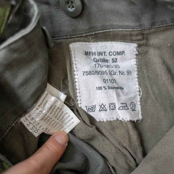 2000s German military cargo pants -camo belt loop-