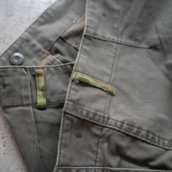 2000s German military cargo pants -camo belt loop-