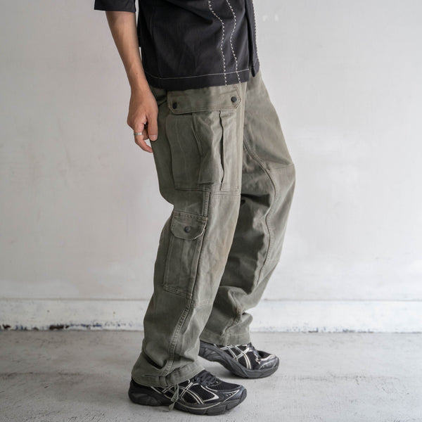 1990s German military cargo pants with flap pocket