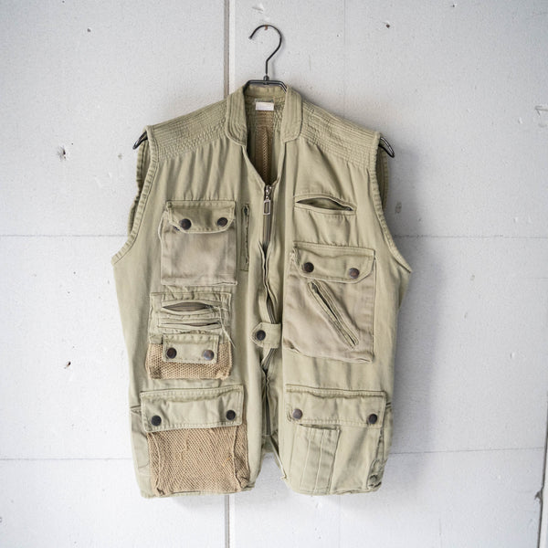 around1970s khaki color fishing vest