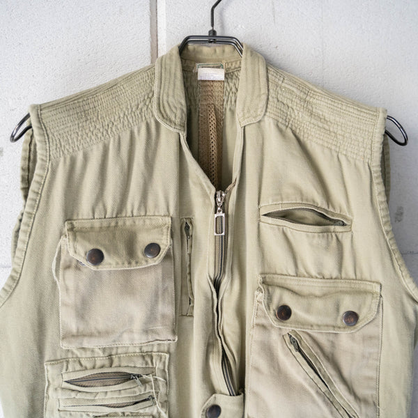 around1970s khaki color fishing vest
