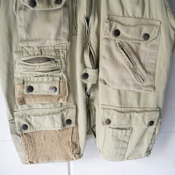 around1970s khaki color fishing vest