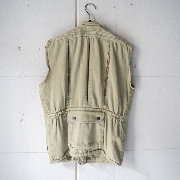 around1970s khaki color fishing vest