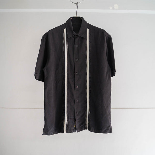 2000s faded black line design s/s shirt