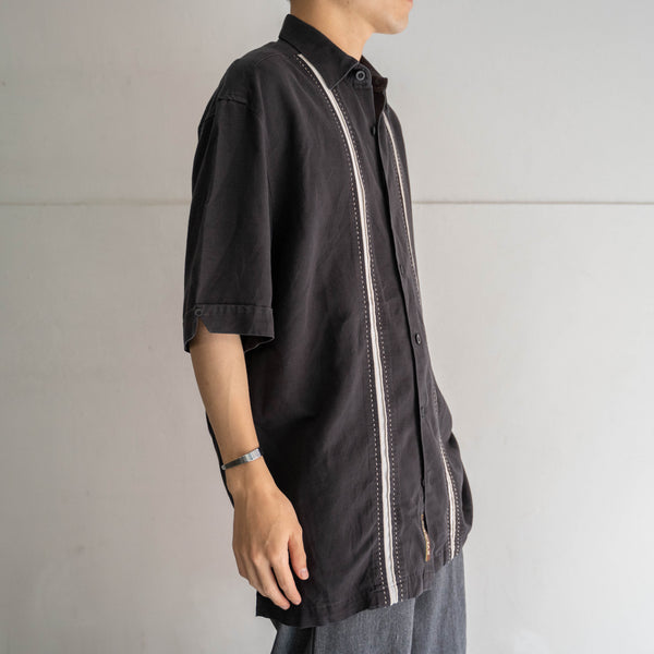 2000s faded black line design s/s shirt