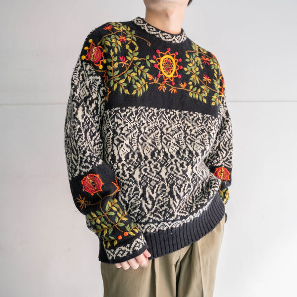 1980s black × white based embroidery knit
