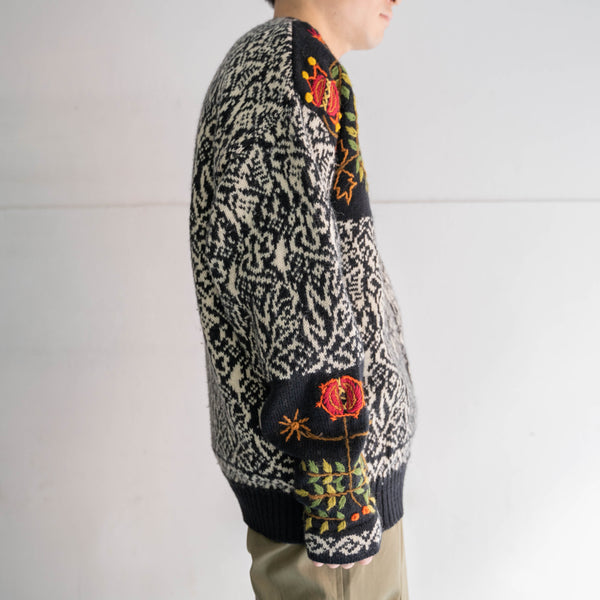 1980s black × white based embroidery knit