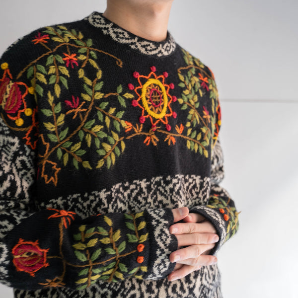 1980s black × white based embroidery knit