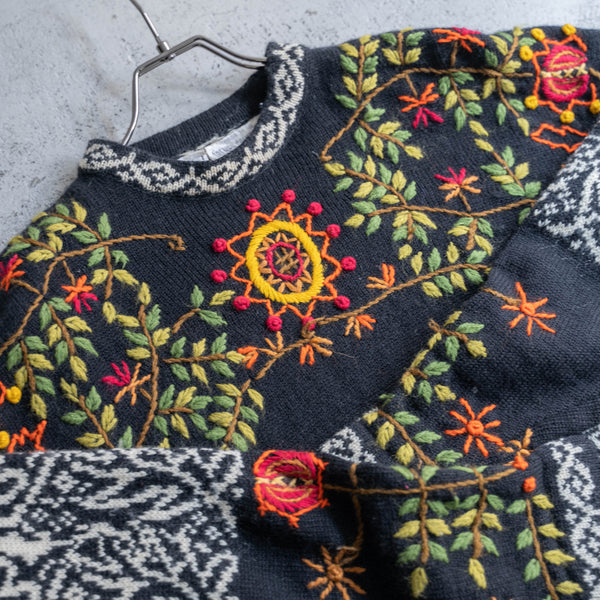 1980s black × white based embroidery knit