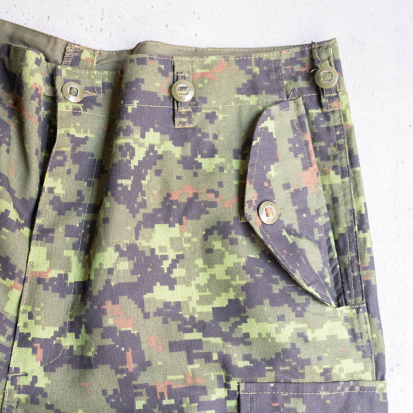 around 2000s Canadian military digital camo cargo pants 'civilian type'