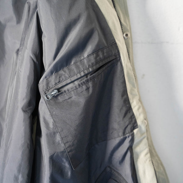 1990s 'GAP' greige color nylon outdoor jacket