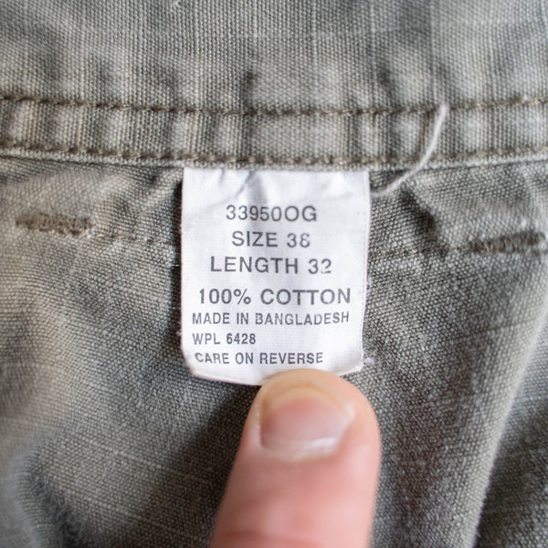 1990s  'Wrangler' khaki color ripstop cargo pants