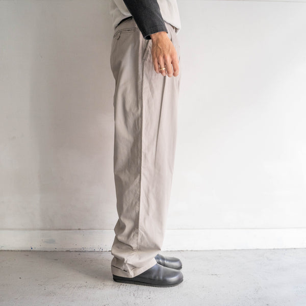 around 1980s Germany greige color cotton × poly two tuck slacks