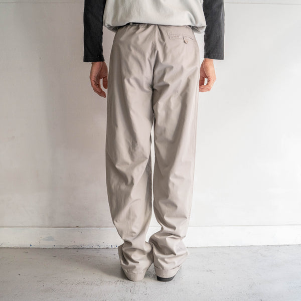 around 1980s Germany greige color cotton × poly two tuck slacks