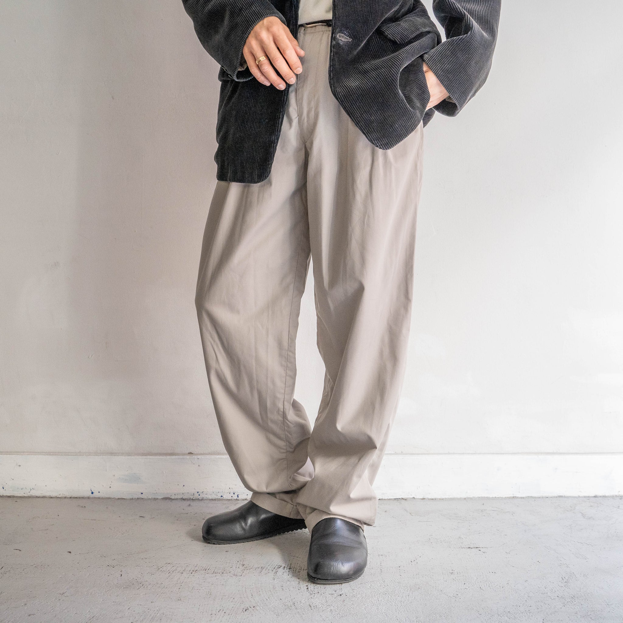 around 1980s Germany greige color cotton × poly two tuck slacks