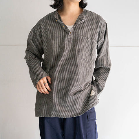 around 1980s gray color striped no collar shirts  'with side pocket'