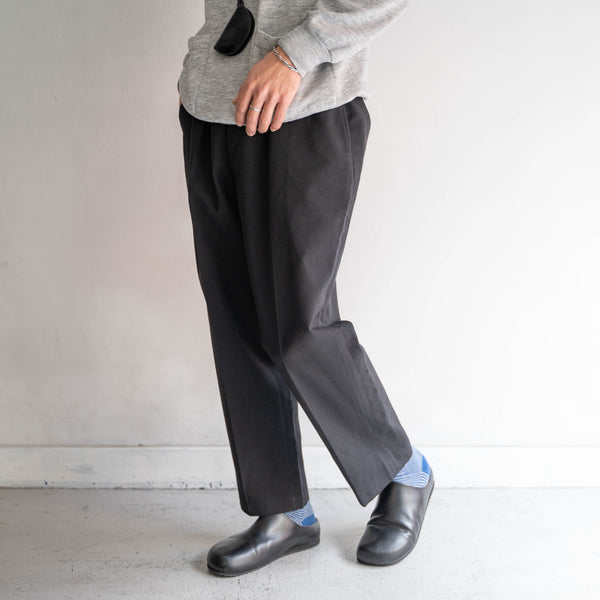 around 1980s Europe black color one tuck slacks -with side adjuster-