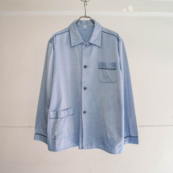 around 1990s Europe light blue color all over pattern pajama shirt