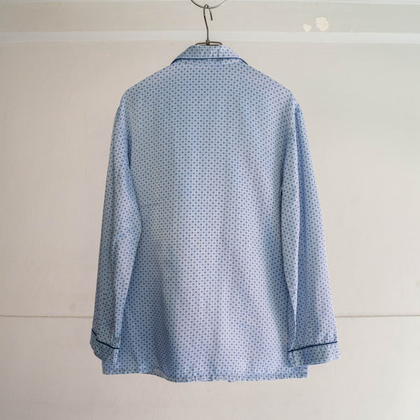 around 1990s Europe light blue color all over pattern pajama shirt