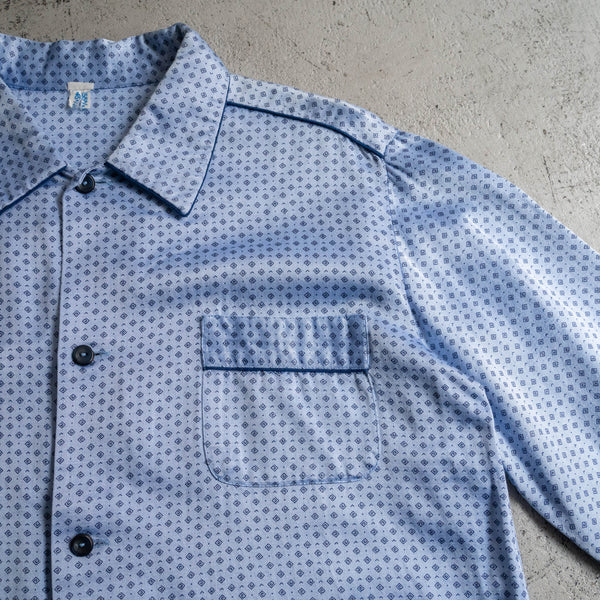 around 1990s Europe light blue color all over pattern pajama shirt
