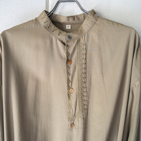 around 1990s khaki color no collar shirt -tyrolean like- -big size-