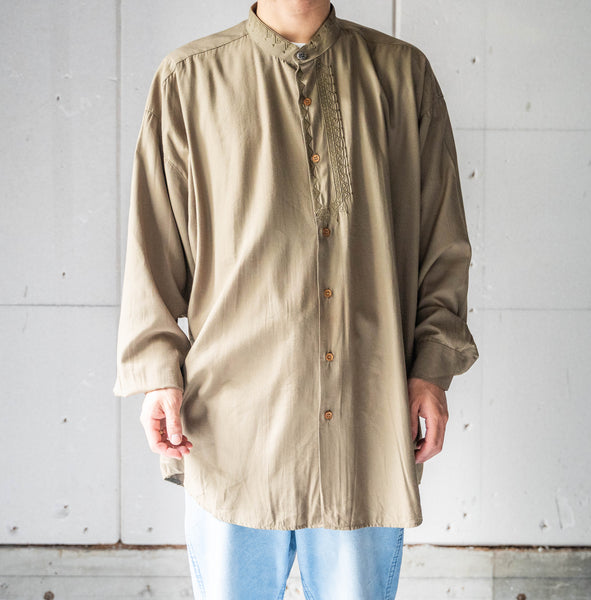 around 1990s khaki color no collar shirt -tyrolean like- -big size-