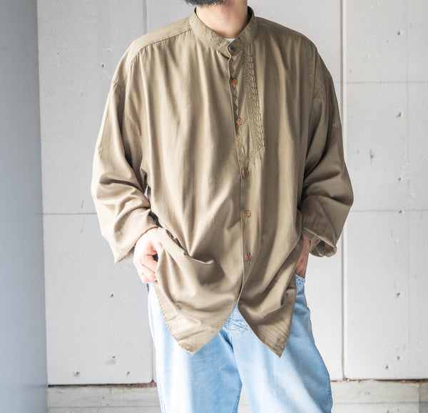 around 1990s khaki color no collar shirt -tyrolean like- -big size-