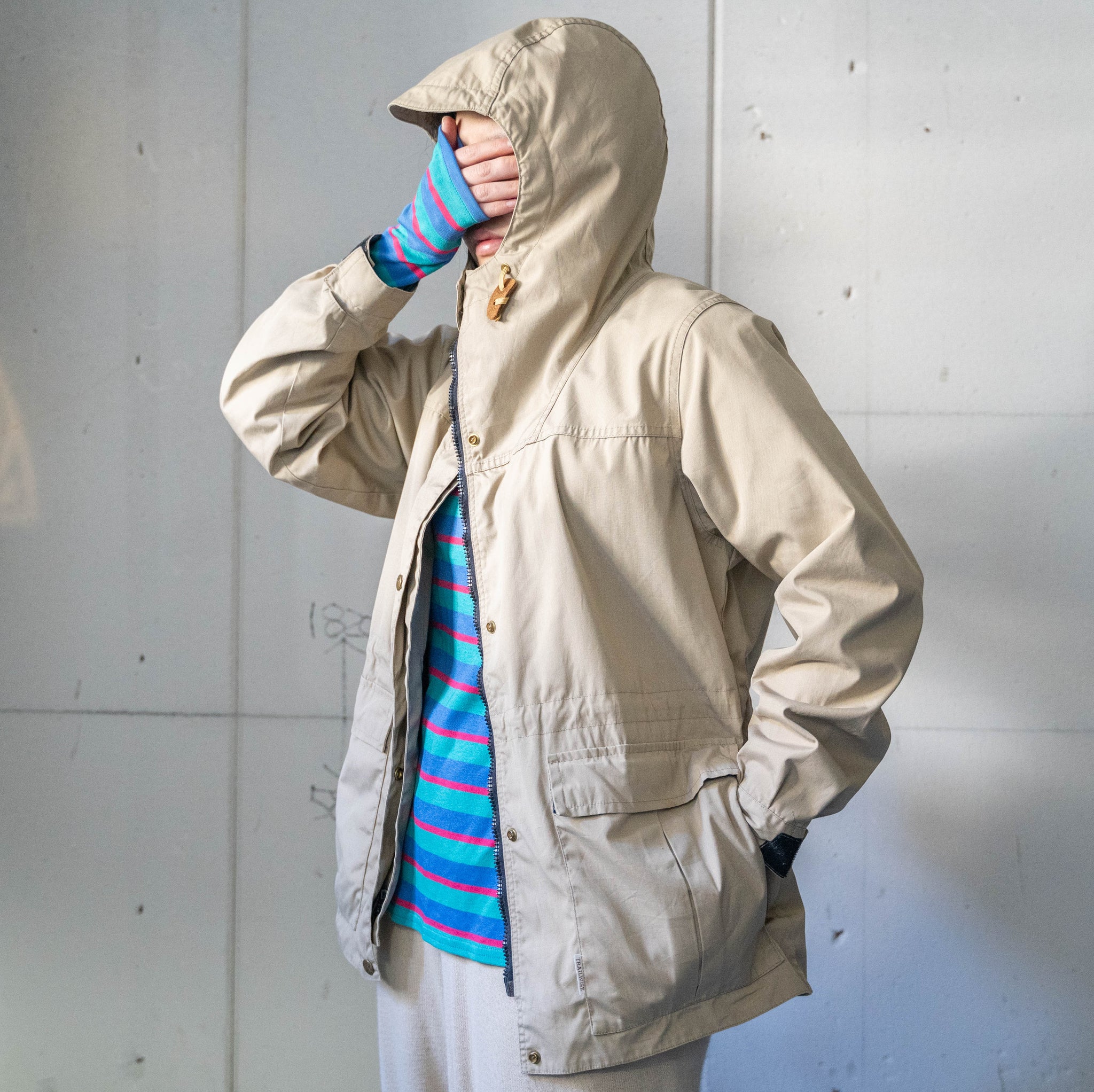 around 2000s beige color cap hooded jacket