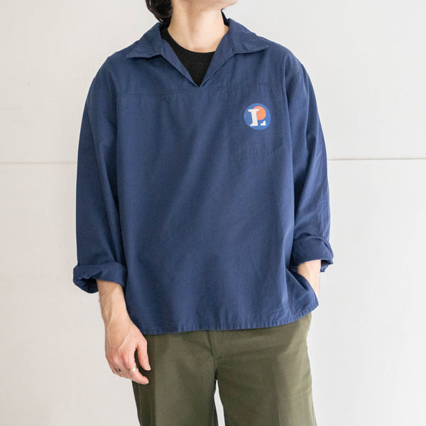 around 1990s French dark blue color pullover work shirt -with print-