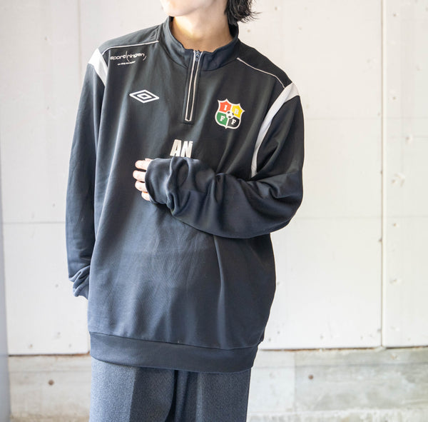 2000s 'UMBRO' black × white color half zip sports sweat