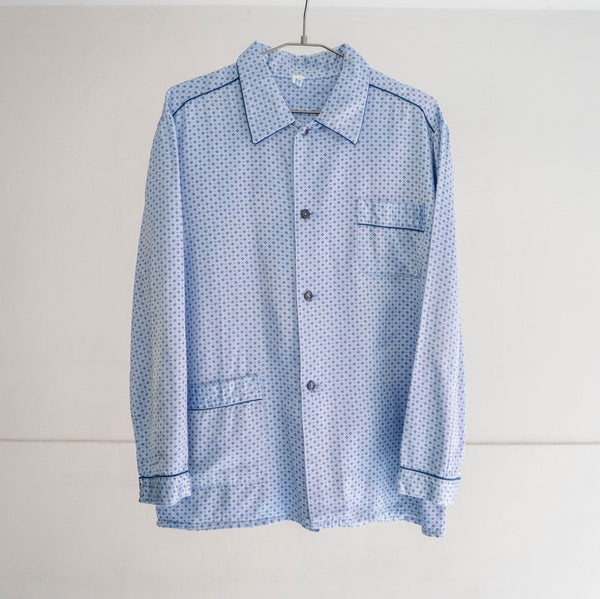 around 1990s Europe light blue color all over pattern pajama shirt