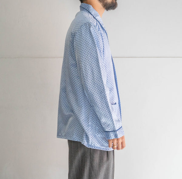 around 1990s Europe light blue color all over pattern pajama shirt