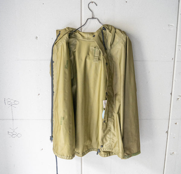 around 1980s khaki color GORE-TEX mountain parka