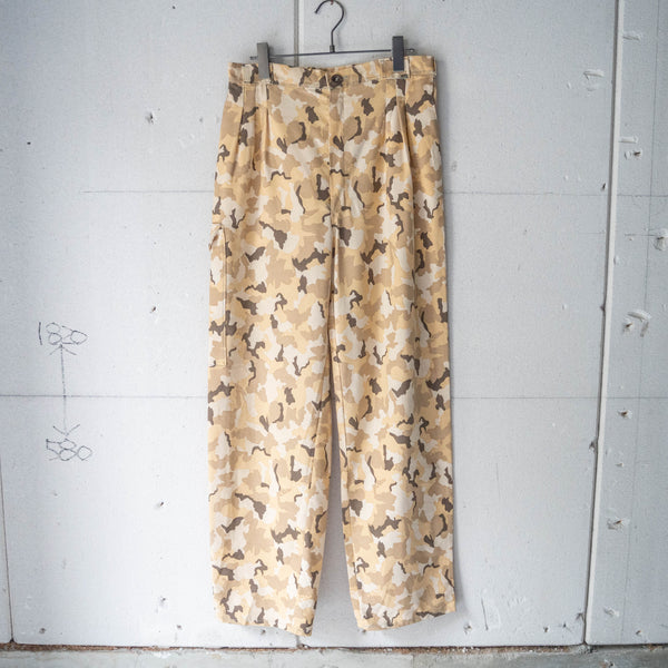 around 1990s Europe camo pattern three tuck cargo pants -good color-　