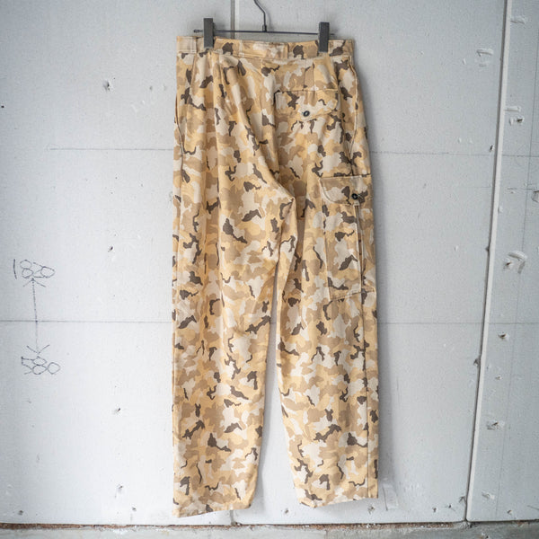 around 1990s Europe camo pattern three tuck cargo pants -good color-　