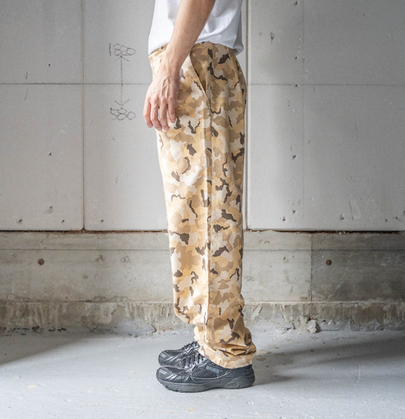 around 1990s Europe camo pattern three tuck cargo pants -good color-　