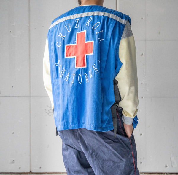 around 1990s Ecuador blue color work vest -red cross-