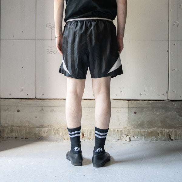 2000s 'DIADORA' black nylon track short pants