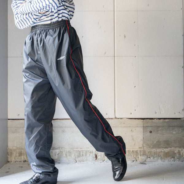 2000s 'UMBRO' side line black color track pants